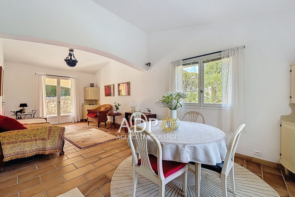 vente maison 8 Pièce(s) – 8 pièces – 5 chambres – 218.00 m²