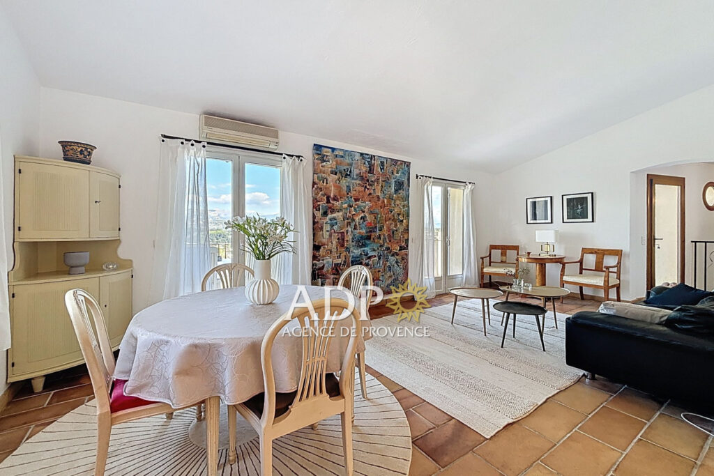 vente maison 8 Pièce(s) – 8 pièces – 5 chambres – 218.00 m²