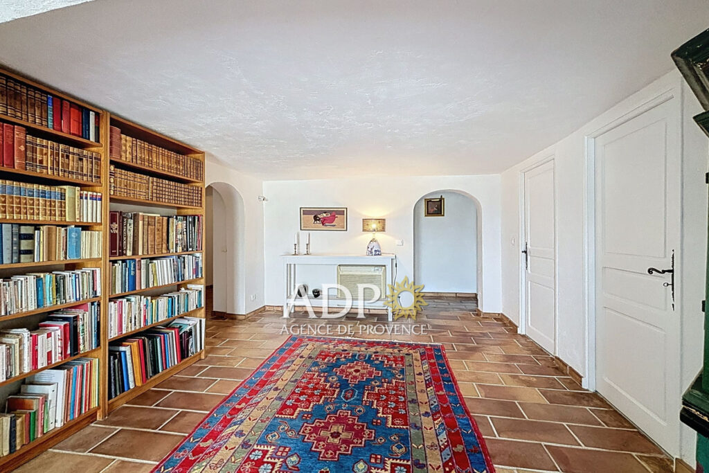 vente maison 8 Pièce(s) – 8 pièces – 5 chambres – 218.00 m²