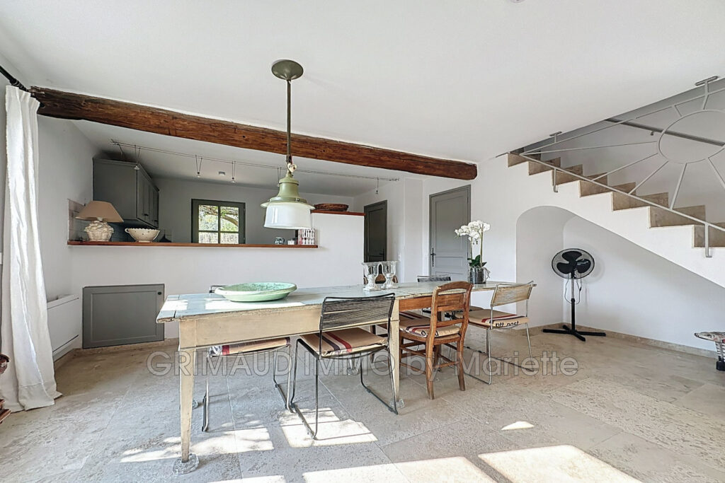 Charmante maison avec piscine et studio, vue dégagée en campag – 5 pièces – 3 chambres – 132.00 m²