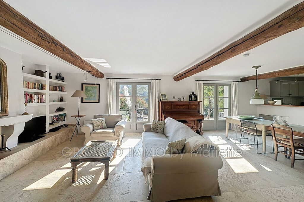 Charmante maison avec piscine et studio, vue dégagée en campag – 5 pièces – 3 chambres – 132.00 m²