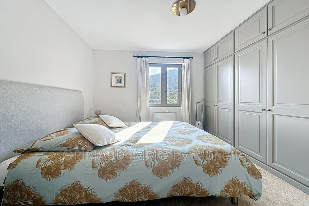 Charmante maison avec piscine et studio, vue dégagée en campag – 5 pièces – 3 chambres – 132.00 m²