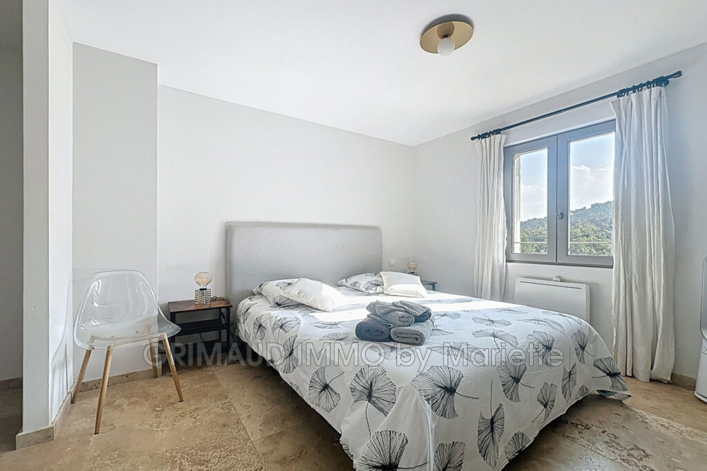 Charmante maison avec piscine et studio, vue dégagée en campag – 5 pièces – 3 chambres – 132.00 m²