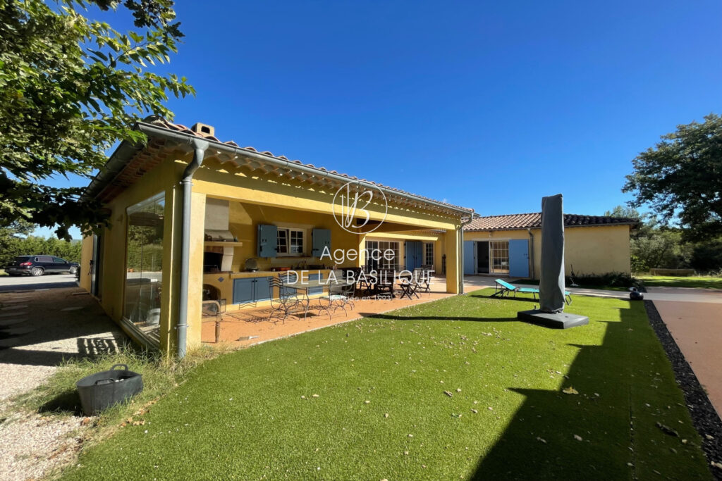 vente maison 7 Pièce(s) – 7 pièces – 5 chambres – 300.00 m²