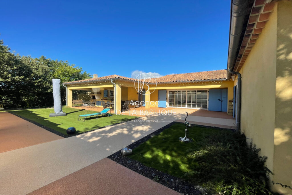 vente maison 7 Pièce(s) – 7 pièces – 5 chambres – 300.00 m²