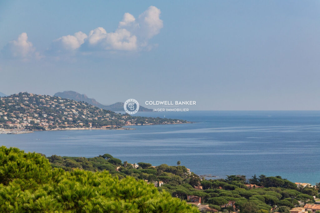 Secteur Sémaphore – Villa neuve en cours de construction avec  – 7 pièces – 5 chambres – 350.00 m²