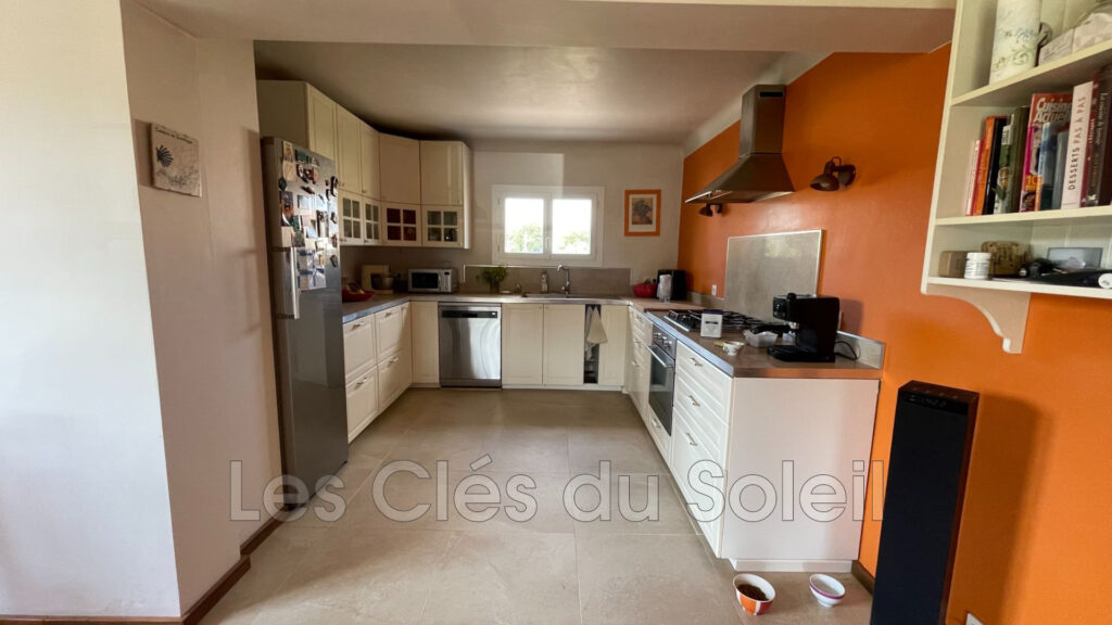 vente  6 Pièce(s) – 6 pièces – 4 chambres – 145.00 m²