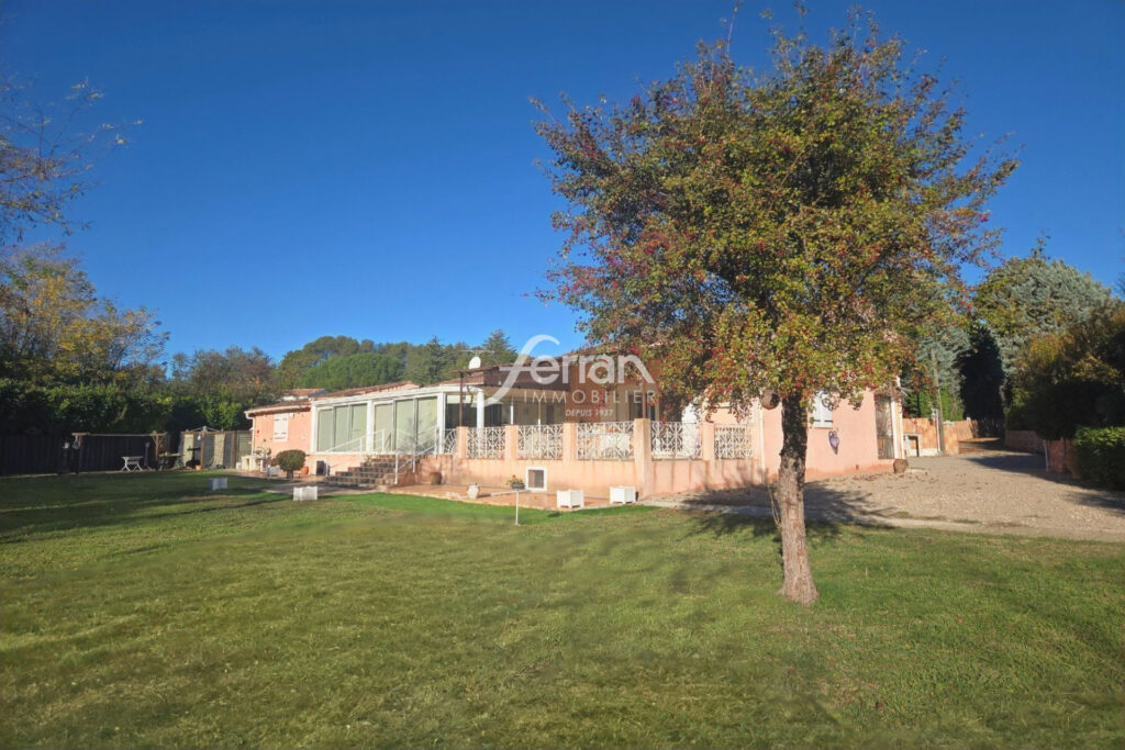 A vendre à Salernes villa 3 chambres sur un terrain de 2000m2 – 5 pièces – 3 chambres – 140.00 m²