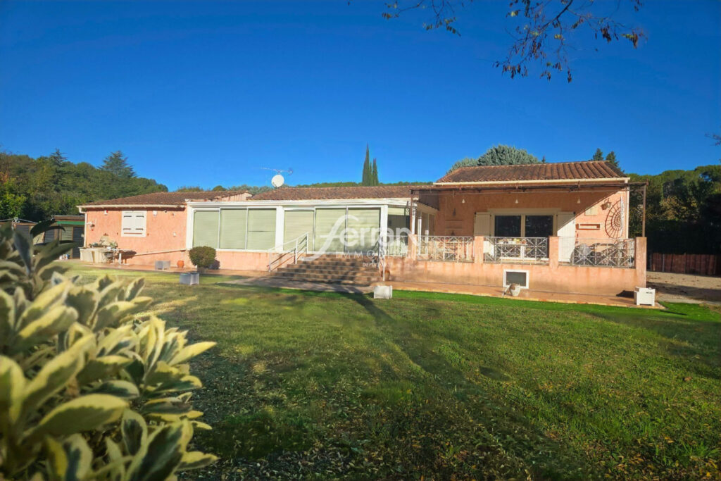 A vendre à Salernes villa 3 chambres sur un terrain de 2000m2 – 5 pièces – 3 chambres – 140.00 m²