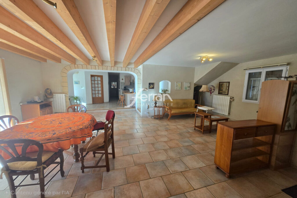 A vendre à Salernes villa 3 chambres sur un terrain de 2000m2 – 5 pièces – 3 chambres – 140.00 m²