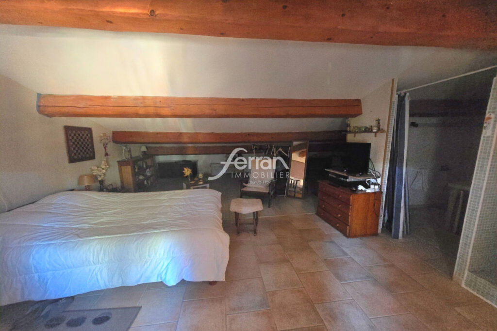 A vendre à Salernes villa 3 chambres sur un terrain de 2000m2 – 5 pièces – 3 chambres – 140.00 m²