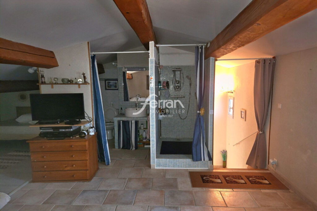 A vendre à Salernes villa 3 chambres sur un terrain de 2000m2 – 5 pièces – 3 chambres – 140.00 m²