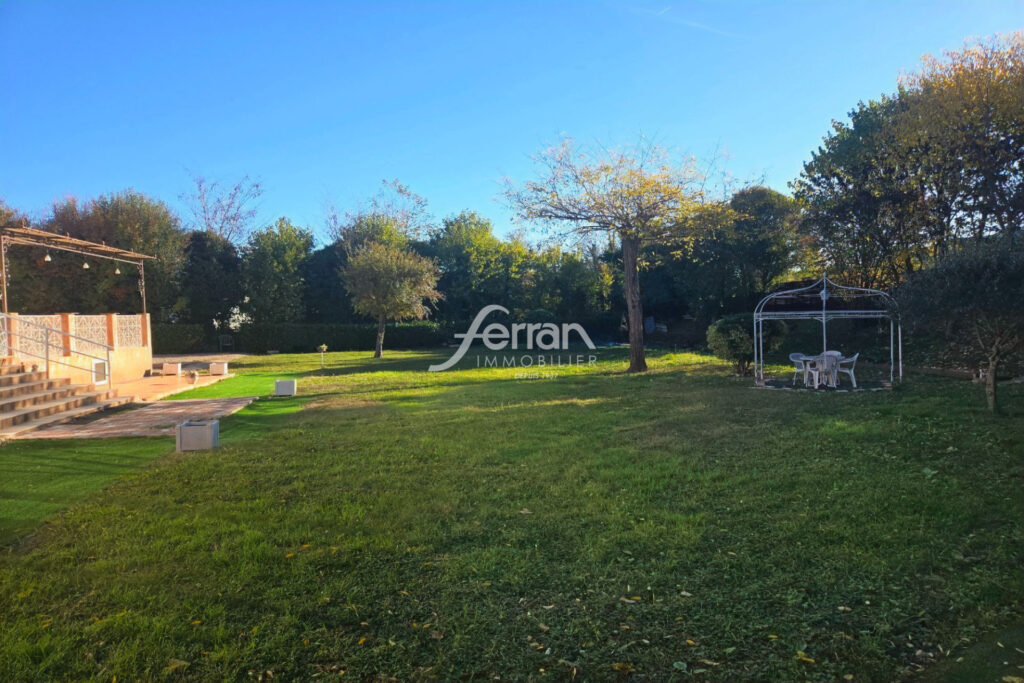 A vendre à Salernes villa 3 chambres sur un terrain de 2000m2 – 5 pièces – 3 chambres – 140.00 m²