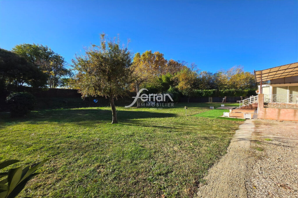 A vendre à Salernes villa 3 chambres sur un terrain de 2000m2 – 5 pièces – 3 chambres – 140.00 m²