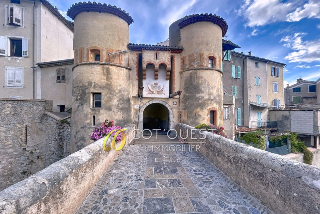 vente immeuble 4 Pièce(s) – 6 pièces – 5 chambres – 142.24 m²