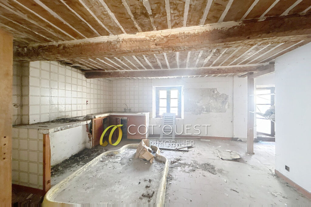 vente immeuble 4 Pièce(s) – 6 pièces – 5 chambres – 142.24 m²