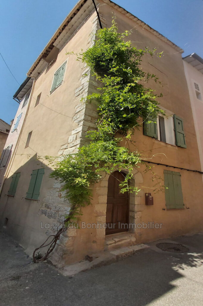 vente maison de village 4 Pièce(s) – 4 pièces – 2 chambres – 74.00 m²