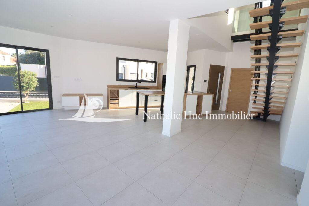 vente maison contemporaine 5 Pièce(s) – 5 pièces – 4 chambres – 111.00 m²