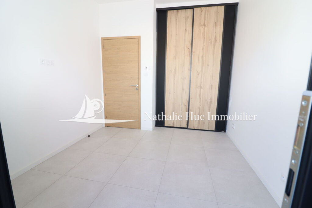 vente maison contemporaine 5 Pièce(s) – 5 pièces – 4 chambres – 111.00 m²