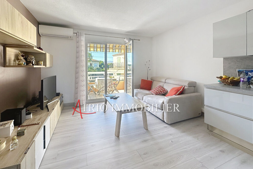 Dans une belle petite résidence au calme, véritable havre de p – 2 pièces – 1 chambre – 30.00 m²