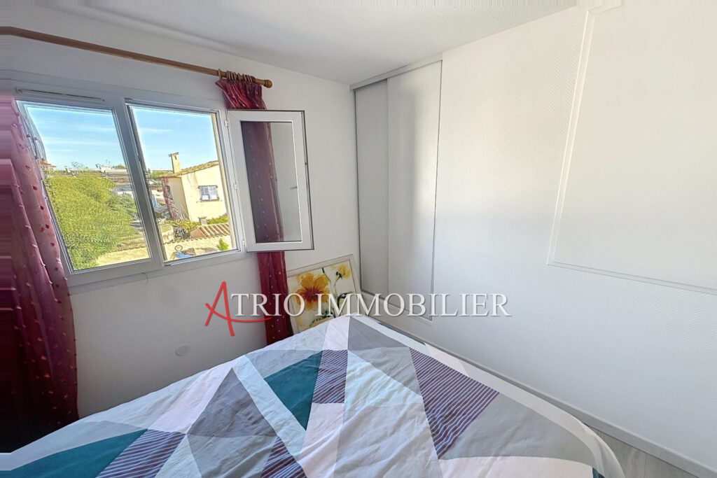 Dans une belle petite résidence au calme, véritable havre de p – 2 pièces – 1 chambre – 30.00 m²