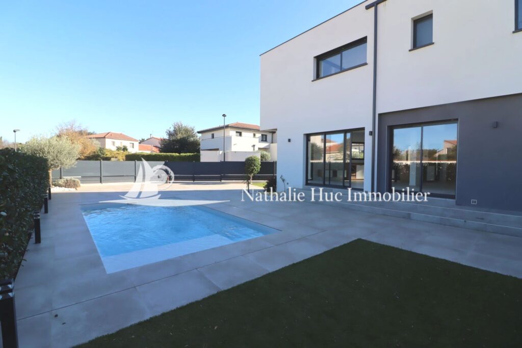 vente maison contemporaine 5 Pièce(s) – 5 pièces – 4 chambres – 111.00 m²