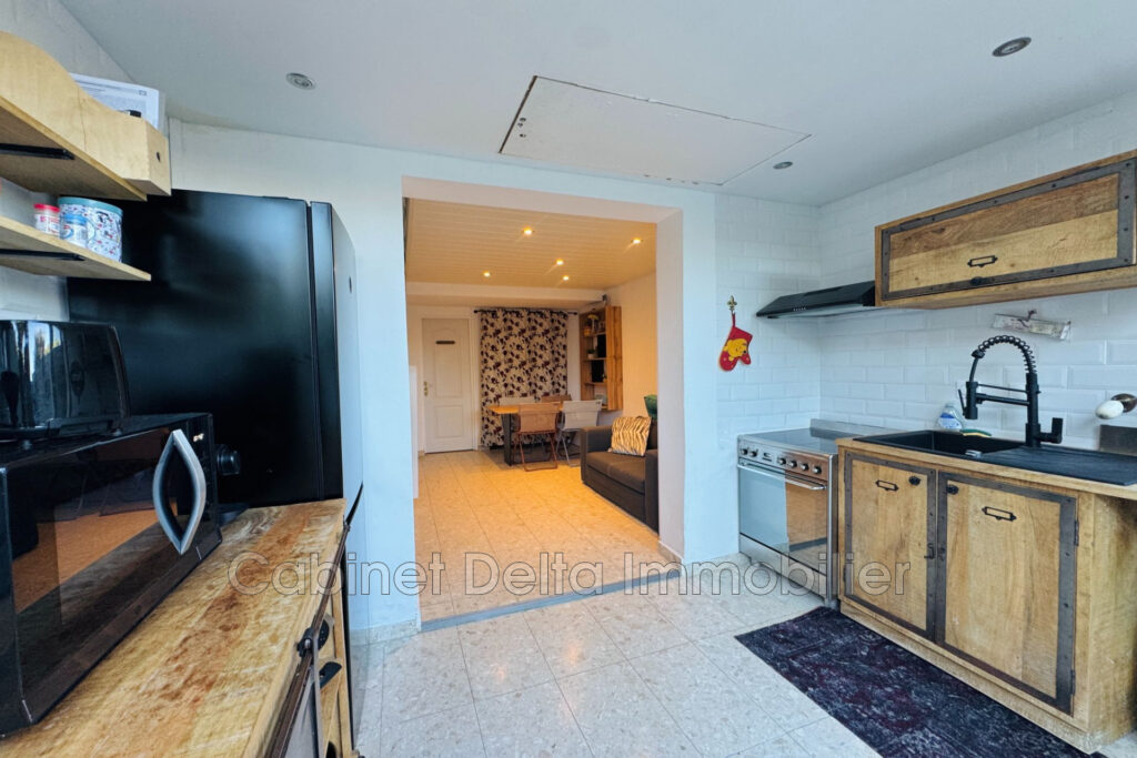 Niché dans une résidence sécurisée et au calme, ce charmant ap – NR pièces – 2 chambres – 40.00 m²