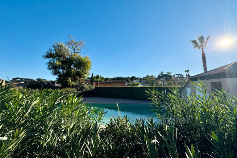 Niché dans une résidence sécurisée et au calme, ce charmant ap – NR pièces – 2 chambres – 40.00 m²