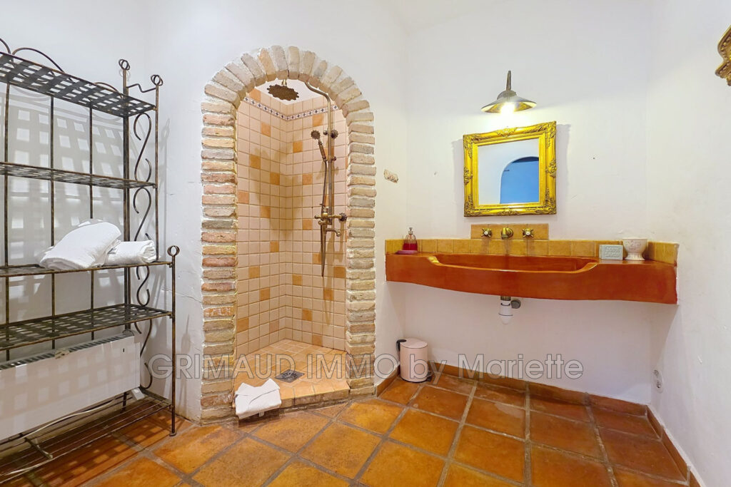 vente maison 8 Pièce(s) – 8 pièces – 5 chambres – 360.00 m²