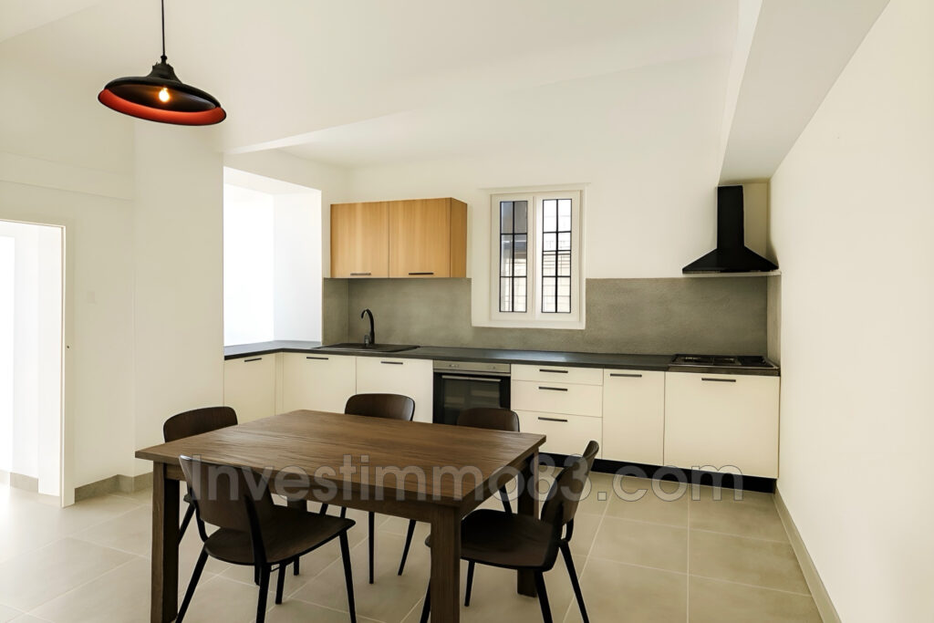 Au c½ur de PERTUIS, proche de toutes les commodités, dans un e – 4 pièces – 2 chambres – 71.22 m²