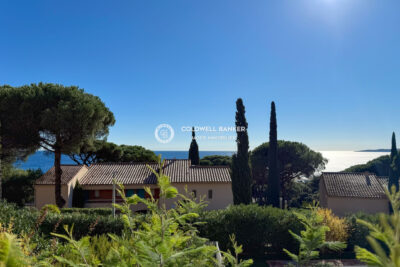 Charmant studio rénové avec vue mer et piscine, à 200m de la p – 1 pièce – NR chambres – 21.00 m²