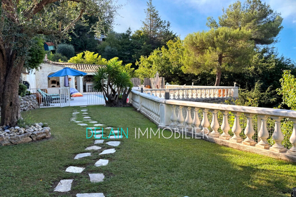 vente maison de caractère 8 Pièce(s) – 8 pièces – 5 chambres – 275.42 m²