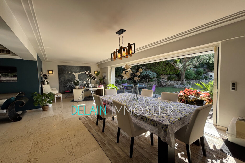 vente maison de caractère 8 Pièce(s) – 8 pièces – 5 chambres – 275.42 m²