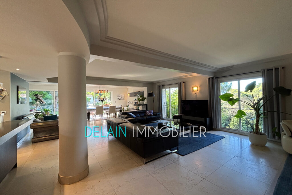 vente maison de caractère 8 Pièce(s) – 8 pièces – 5 chambres – 275.42 m²