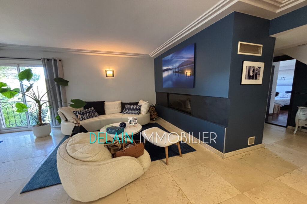 vente maison de caractère 8 Pièce(s) – 8 pièces – 5 chambres – 275.42 m²