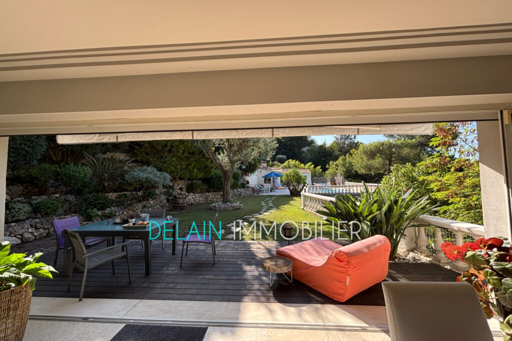 vente maison de caractère 8 Pièce(s) – 8 pièces – 5 chambres – 275.42 m²