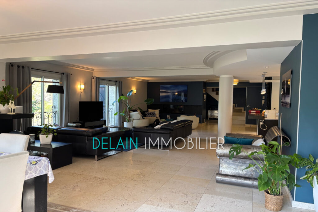 vente maison de caractère 8 Pièce(s) – 8 pièces – 5 chambres – 275.42 m²