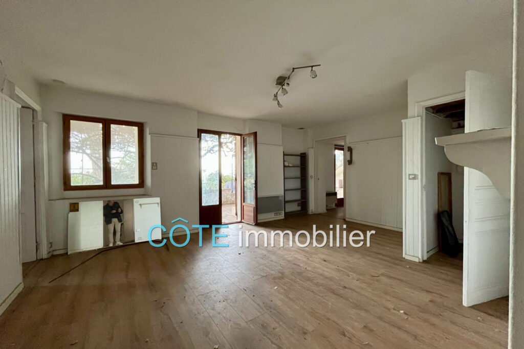 COLLINE GOLFE-JUAN MAISON VUE MER A RENOVER – 5 pièces – 4 chambres – 120.00 m²