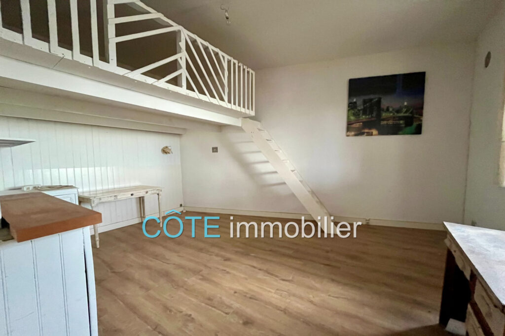 COLLINE GOLFE-JUAN MAISON VUE MER A RENOVER – 5 pièces – 4 chambres – 120.00 m²