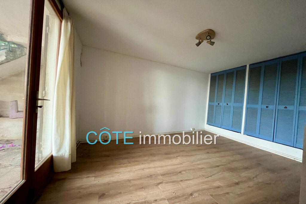 COLLINE GOLFE-JUAN MAISON VUE MER A RENOVER – 5 pièces – 4 chambres – 120.00 m²
