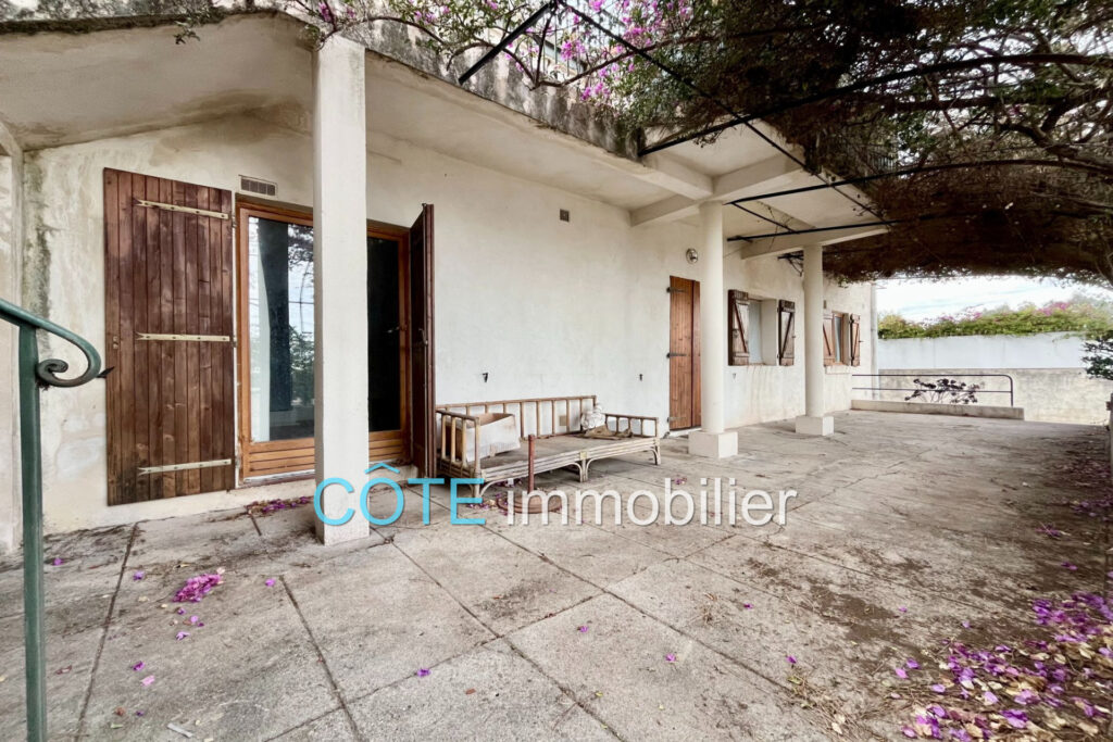 COLLINE GOLFE-JUAN MAISON VUE MER A RENOVER – 5 pièces – 4 chambres – 120.00 m²