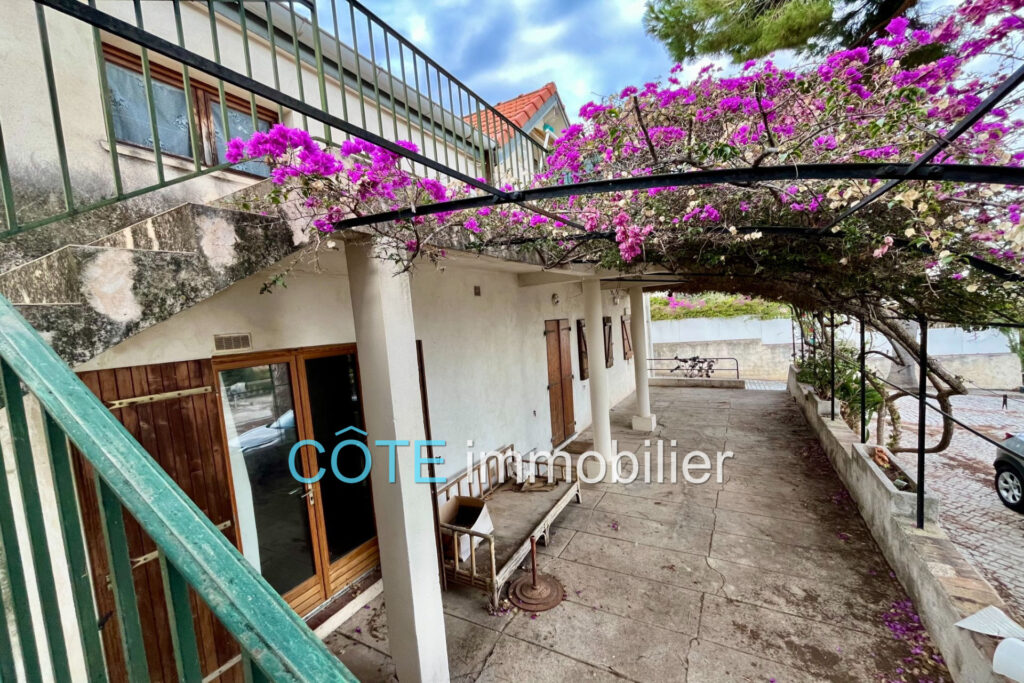 COLLINE GOLFE-JUAN MAISON VUE MER A RENOVER – 5 pièces – 4 chambres – 120.00 m²