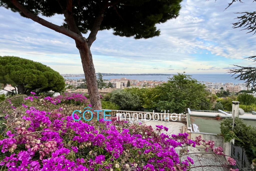 COLLINE GOLFE-JUAN MAISON VUE MER A RENOVER – 5 pièces – 4 chambres – 120.00 m²