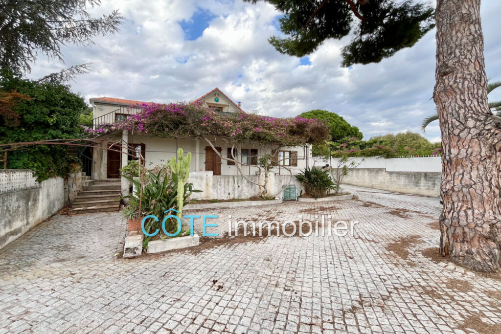 COLLINE GOLFE-JUAN MAISON VUE MER A RENOVER – 5 pièces – 4 chambres – 120.00 m²
