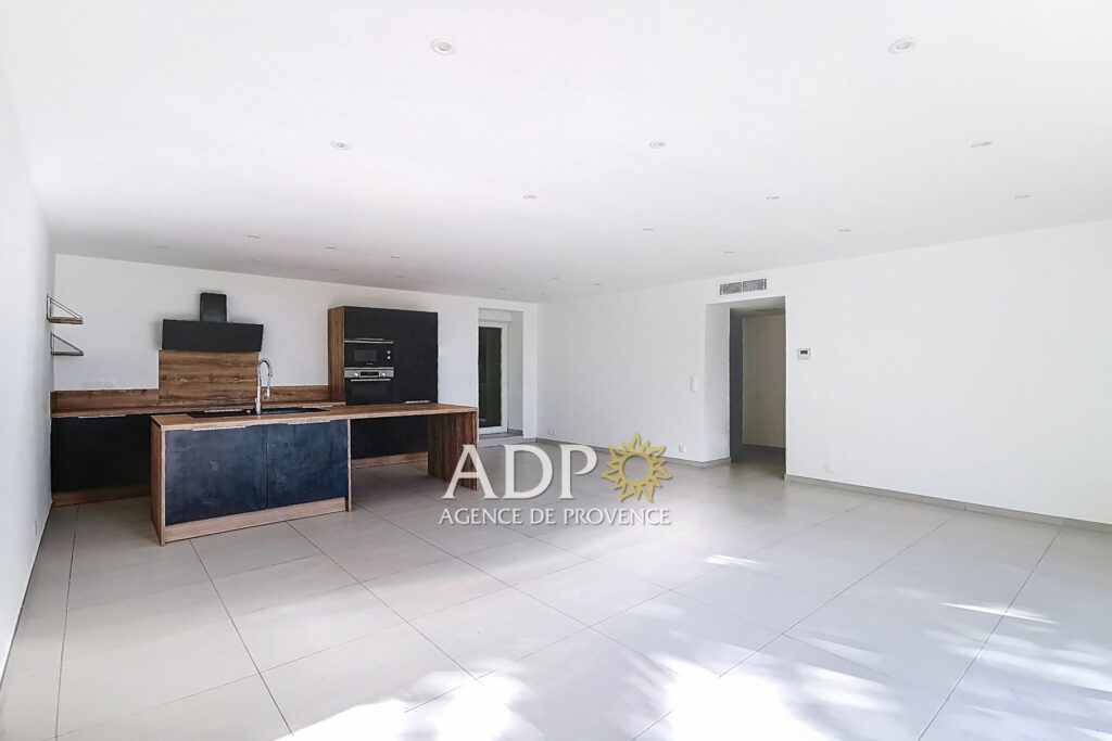 Appartement de Prestige aux portes de la Capitale des Parfums – 3 pièces – 2 chambres – 111.00 m²