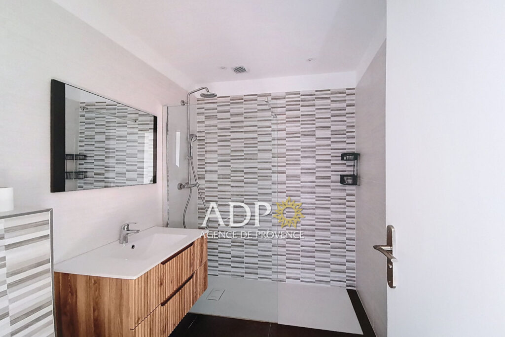 Appartement de Prestige aux portes de la Capitale des Parfums – 3 pièces – 2 chambres – 111.00 m²