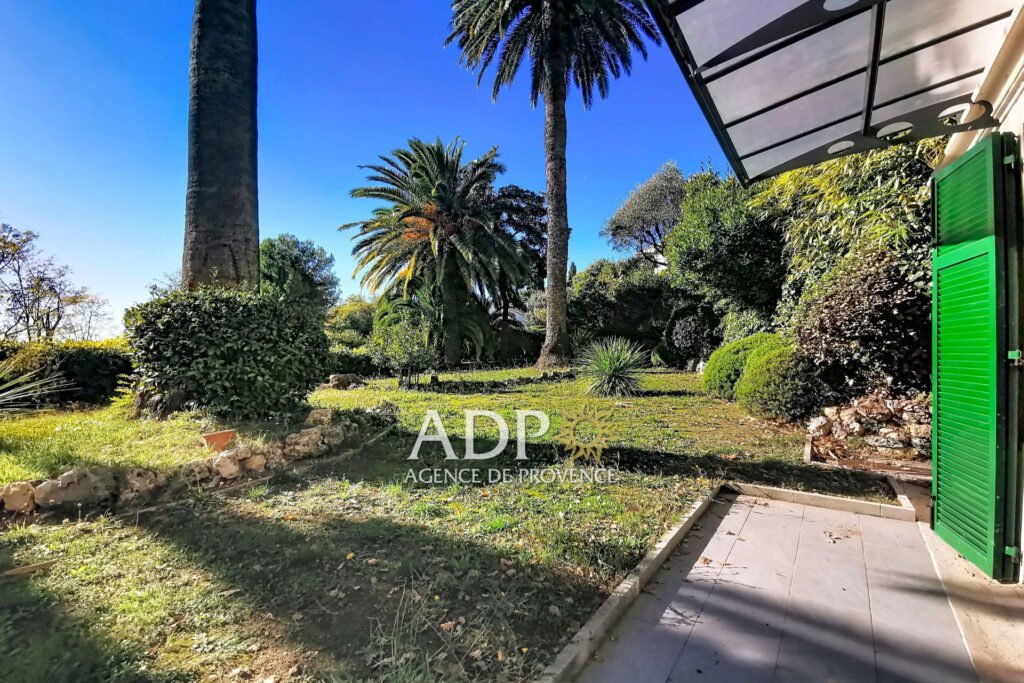 Appartement de Prestige aux portes de la Capitale des Parfums – 3 pièces – 2 chambres – 111.00 m²