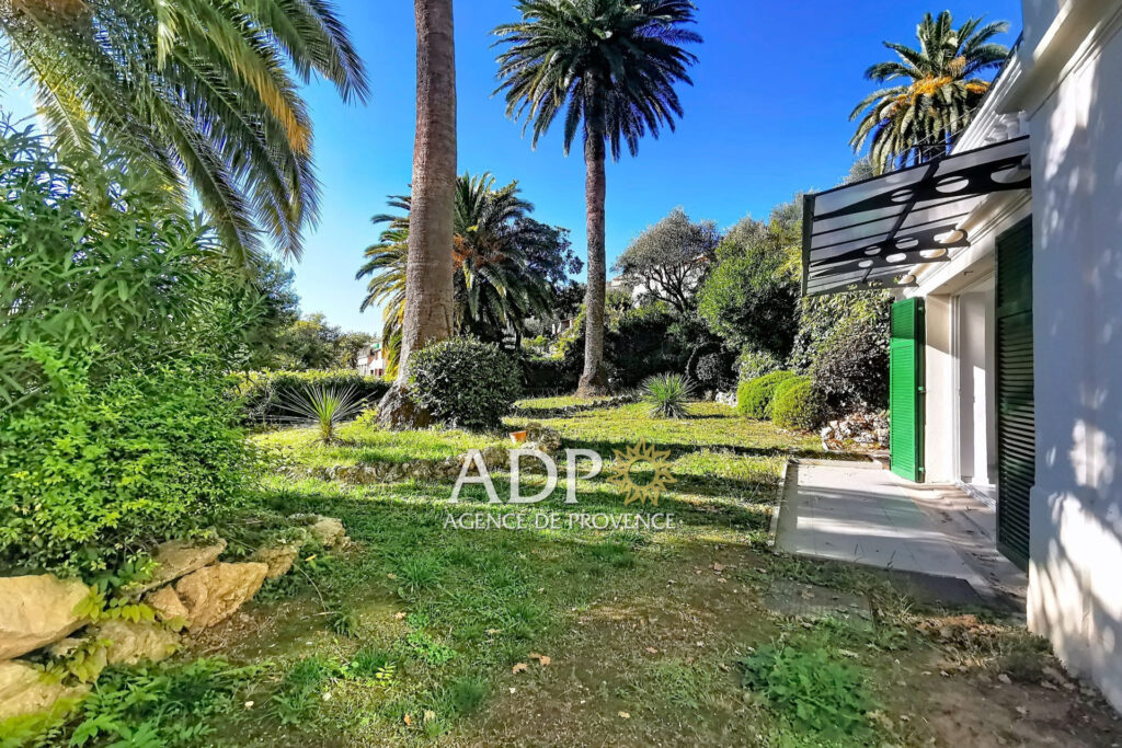 Appartement de Prestige aux portes de la Capitale des Parfums – 3 pièces – 2 chambres – 111.00 m²