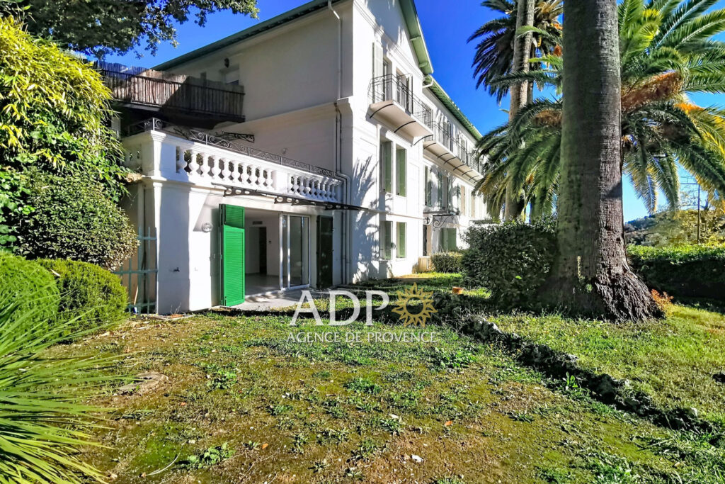 Appartement de Prestige aux portes de la Capitale des Parfums – 3 pièces – 2 chambres – 111.00 m²