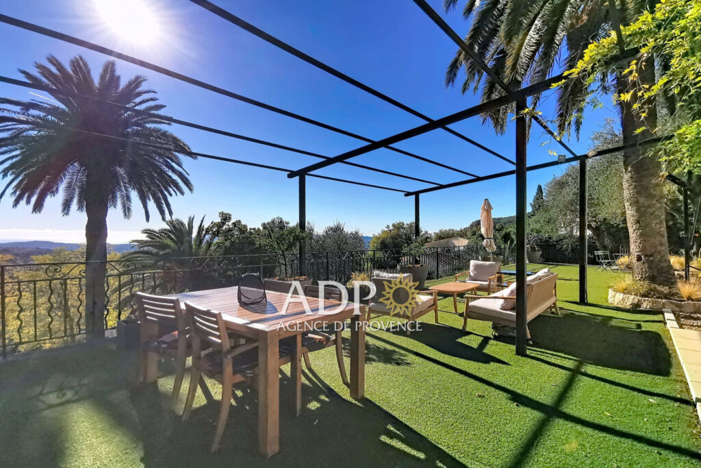 Appartement de Prestige aux portes de la Capitale des Parfums – 3 pièces – 2 chambres – 111.00 m²